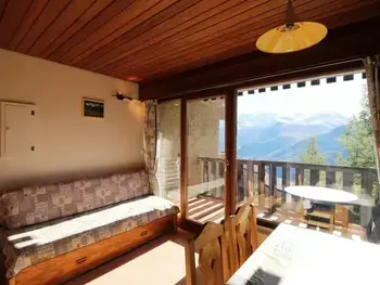 Appartement à Auris,Studio cabine au pied des pistes avec balcon et parking gratuit, proche commerces - Auris en Oisans FR-1-297-69 N°882251