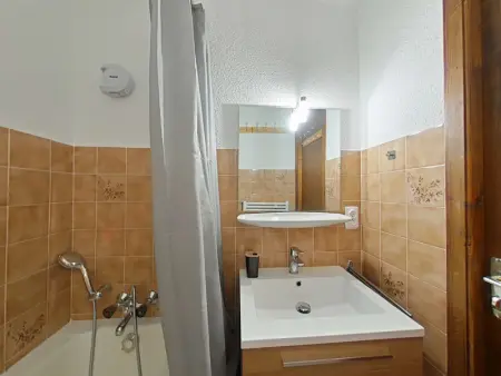 Studio ski aux pieds avec terrasse, parking et Wi-Fi - 4 couchages - Photo 5