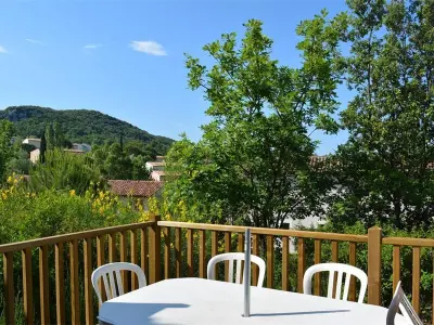 Maison à Grospierres, Maison duplex cosy 3 pièces, 6 pers. avec terrasse, parking, WIFI et animaux admis - Grospierres - L831228