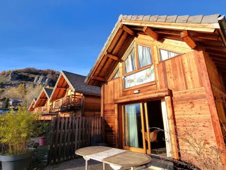 Chalet en bois 6 pers. avec terrasse Sud, lumineux et équipé, animaux admis – Saint-Michel-de-Chaillol - Photo 2