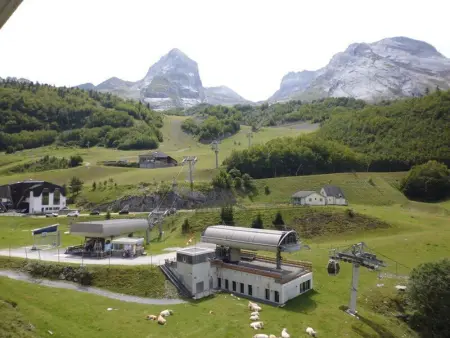 Studio 6 pers. avec balcon et accès direct aux pistes à Eaux-Bonnes - Photo 10