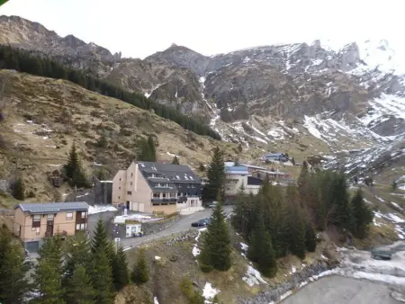 Studio 6 personnes pied des pistes avec balcon et vue montagnes - Photo 10
