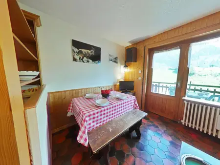 Charmant 2 pièces + mezzanine, centre Chinaillon, balcon sud, parking privé - Photo 4