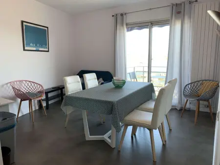 Superbe T3 refait à neuf avec balcon, vue mer et WiFi à Perros-Guirec - Photo 2