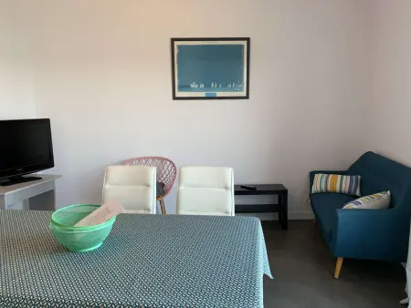 Superbe T3 refait à neuf avec balcon, vue mer et WiFi à Perros-Guirec - Photo 4