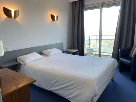 Superbe T3 refait à neuf avec balcon, vue mer et WiFi à Perros-Guirec - Photo 5