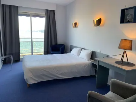 Superbe T3 refait à neuf avec balcon, vue mer et WiFi à Perros-Guirec - Photo 6