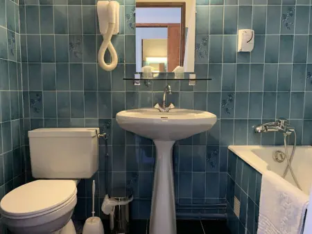 Superbe T3 refait à neuf avec balcon, vue mer et WiFi à Perros-Guirec - Photo 7