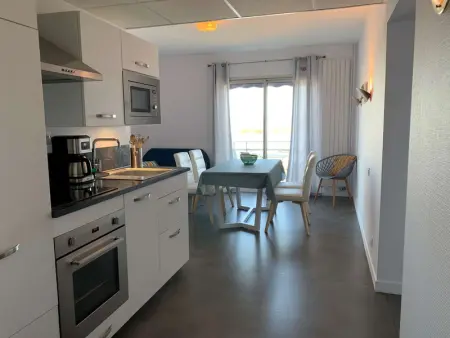 Superbe T3 refait à neuf avec balcon, vue mer et WiFi à Perros-Guirec - Photo 10