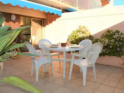 Appartement à Le Lavandou, Studio au Lavandou avec Terrasse Sud, Climatisation et Garage - L882673