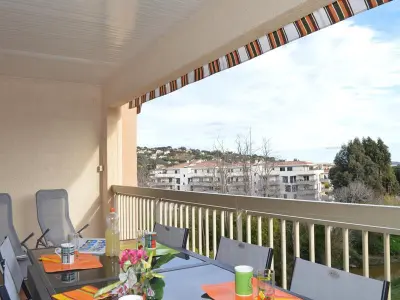 Appartement à Sainte Maxime, Appartement à Sainte-Maxime: 3 Pièces, Terrasse, Piscine, Clim, Proche Plage - L882755