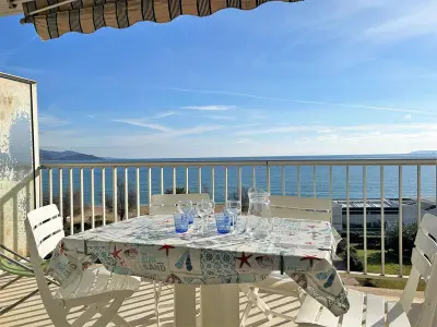 Appartement à Le Lavandou, Studio au Lavandou avec parking, accès direct plage - L882782