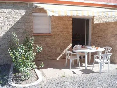 Appartement à Marseillan Plage, Appartement T2 ensoleillé à 2 pas de la plage avec terrasse, parking et wifi options - L882799