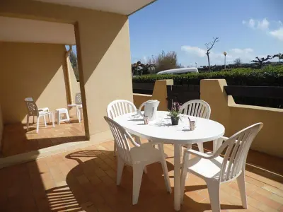 Appartement à Marseillan Plage, Appartement T2 Cabine avec Terrasse et Parking Privé, 4 Couchages, Marseillan - L882810