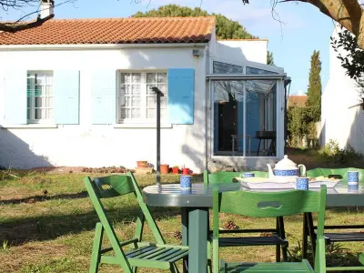 Maison à Saint Pierre d'Oléron La Cotinière, Maison charmante 8 pers avec internet fibre, à 300m du port et plage, parking, jardin, ménage inclus - L831361