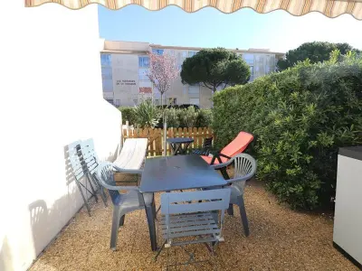 Appartement à Le Grau du Roi, Charmant Studio Cabine avec Jardin - Proche Plage et Commerces - Parking Sécurisé - L882832
