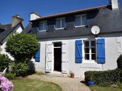 Maison à Trégastel, Maison bretonne à 100m de la plage, jardin clos et équipements pour bébé, à Trégastel - L831396