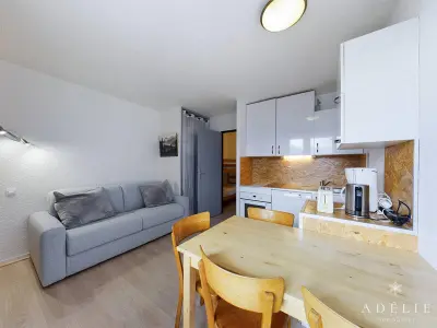 Appartement à Montvalezan La Rosière, Studio rénové skis aux pieds, balcon sud, parking inclus, proche commerces et garderie. - L948758