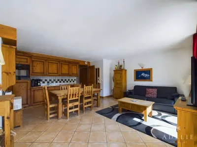 Appartement à Montvalezan La Rosière, Appartement 3* avec terrasse exposée sud, proche des pistes et commerces, parking inclus - L882873