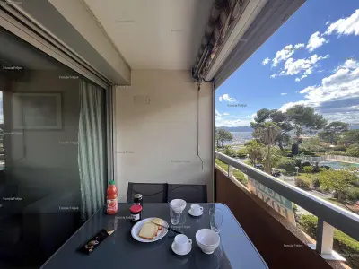 Appartement à Saint Raphaël, Studio cabine à St-Raphaël avec terrasse et parking, à 100m de la plage - L882895