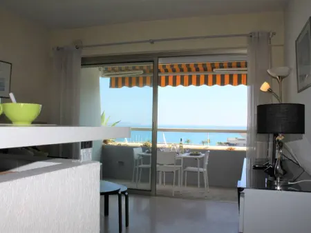 Studio rénové en bord de mer à Villeneuve-Loubet - Photo 4