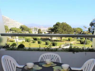 Appartement à Villeneuve Loubet, Studio Moderne avec Terrasse, Plage à 150m, Clim, Jardin et Tennis - L883051