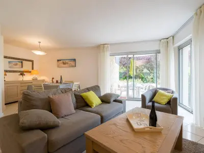 Appartement à Carnac, Carnac: Bel Appartement 69m², 3 Pièces, 6 Pers, WiFi, à 500m des Plages - Parking & Petit Animal Accepté - L883055