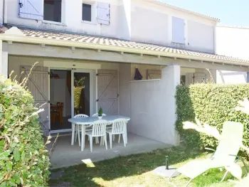 Maison à Vallon Pont d'Arc,Maison Duplex 6 Pers. avec Terrasse, Piscine Chauffée et Climatiseur FR-1-382-121 N°831481