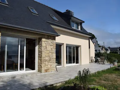 Maison à Trébeurden, Grande maison à Trébeurden avec WIFI, vue mer, jardin et BBQ, 900m de la plage, 9 pers - L831487