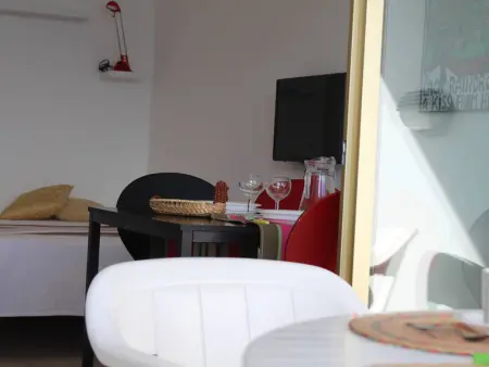 Studio moderne, 2 couchages, climatisé avec parking à Villeneuve Loubet Plage - Photo 2