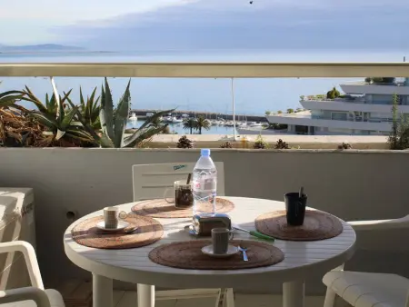 Studio moderne, 2 couchages, climatisé avec parking à Villeneuve Loubet Plage - Photo 6