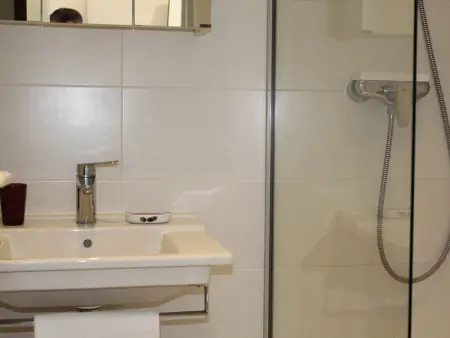 Studio moderne, 2 couchages, climatisé avec parking à Villeneuve Loubet Plage - Photo 14