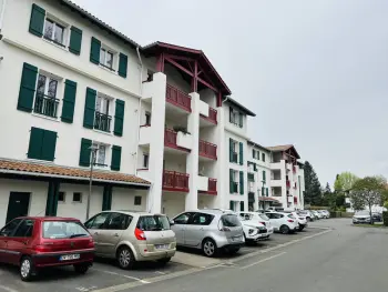 Appartement à Cambo les Bains,Charmant T2, centre Cambo, calme, Tt confort, terrasse, parking, proche commerces FR-1-495-5 N°883167