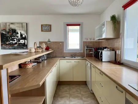 Appartement T2 confortable à Cambo-les-Bains avec terrasse et parking proche centre et thermes - Photo 6