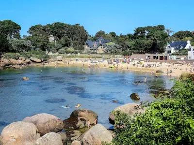 Appartement à Perros Guirec, Appartement mansardé avec terrasse à 100m de la Plage St-Guirec, Ploumanac'h - L1004499