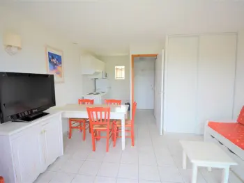 Maison à Salavas,Maison Duplex avec Piscines à Salavas - 6 Personnes, Animaux Admis, Parking, Terrasse et WiFi FR-1-382-136 N°831521