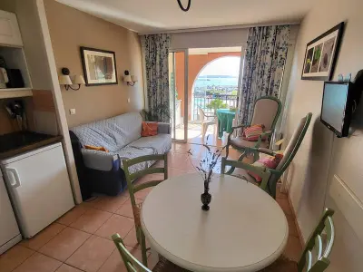 Appartement à Six Fours les Plages, T2 avec piscine, parking privé à 200m des plages et commerces - L883237