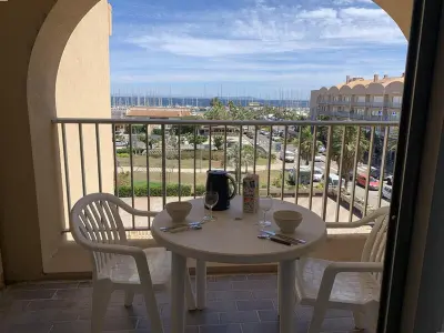 Appartement à Hyères, Studio rénové avec loggia, WIFI et parking privé à Hyères Port - L883254
