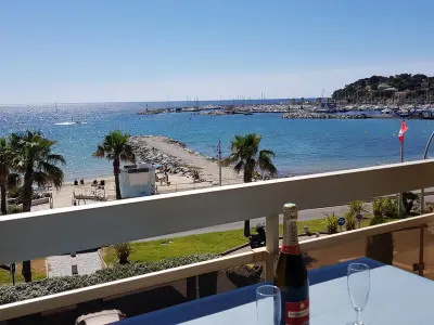 Appartement à Cavalaire sur Mer, Studio cabine climatisé avec terrasse, parking, animaux admis - L942310