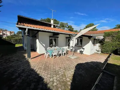 Maison à Capbreton, Maison Familiale Près de la Plage avec Grand Jardin et Parking Privé - L831564