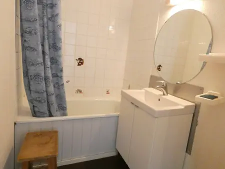 Studio cabine 6 pers. avec balcon exposition Sud, salon avec LCD et DVD, cuisine équipée, casier à ski - Photo 12