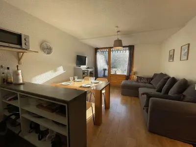 Apartamento en Saint Chaffrey , Charmant studio rénové à Chantemerle avec jardin, parking et WIFI, idéal pour 4 personnes - L883508