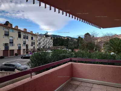 Appartement à Collioure, Appartement F2 avec Terrasse à 250m de la Plage, Parking Privé - L883536