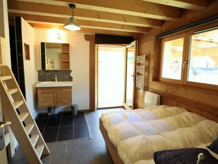 Chalet calme et récent à Arêches-Beaufort, 8 pers, exposé sud, terrasse ensoleillée, proche du village - Photo 3