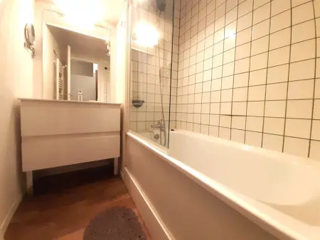 Charmant T2 Sud avec Bow-Window, TV, Kitchenette Équipée, Muscu, Sauna, Jacuzzi—Proche St-Lary Soulan - Photo 8