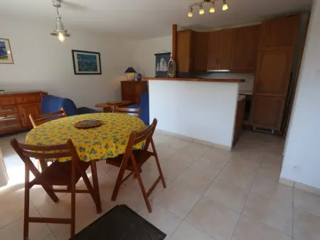 Appartement avec jardin proche plage et port, 2 chambres, parking privé, équipements complets - Photo 1