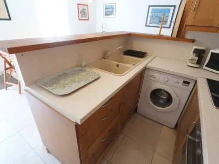 Appartement avec jardin proche plage et port, 2 chambres, parking privé, équipements complets - Photo 5