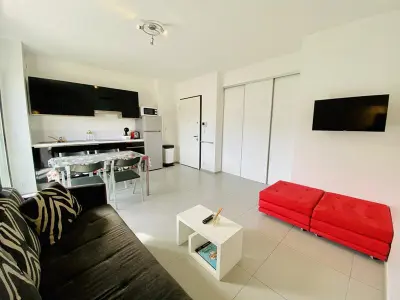 Appartement à Propriano, Studio lumineux avec balcon, climatisation et parking gratuit, centre-ville, proche plages et commerces - L883720