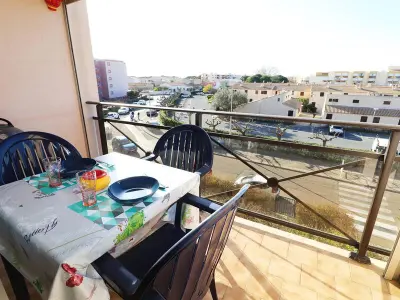 Appartement à Le Grau du Roi, Studio Cabine avec Clim, Piscine, Ascenseur et Parking, Proche Plage et Commerces - L883733