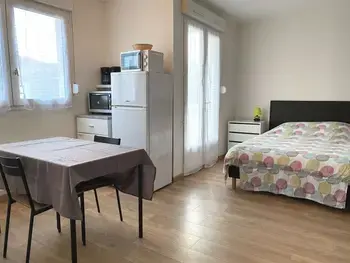 Appartement à Balaruc les Bains, Studio rénové avec balcon, proche commerces, wifi et cellier privatif - Balaruc-les-Bains. - L883838